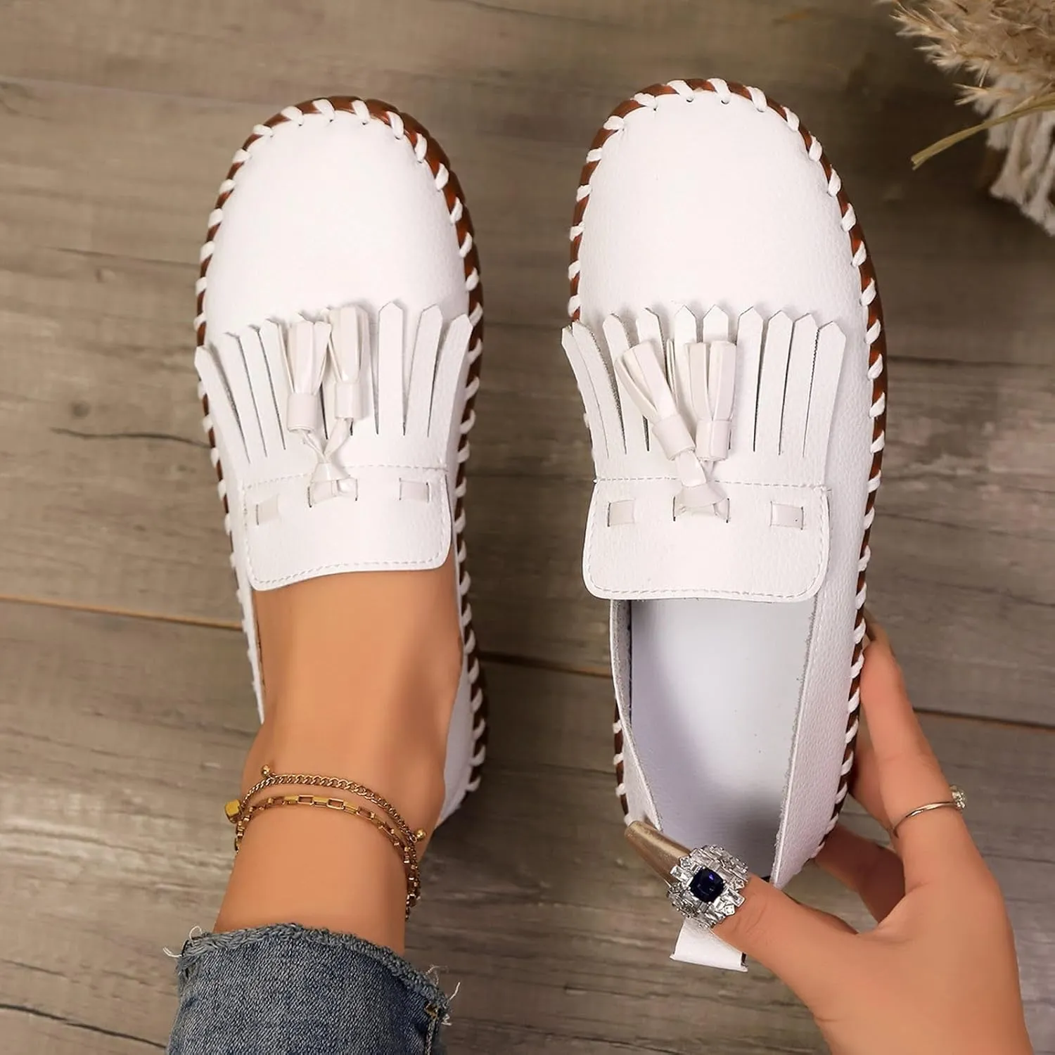 2025 Women's Loafers Orthopedic Casual Tassel Breathable Orthopedic Flat Sneakers Comfortable Low-Top Non Slip Lightweight Memory Foam Boat Round Toe Ladies Casual Shoes for Gym Travel Daily Wear