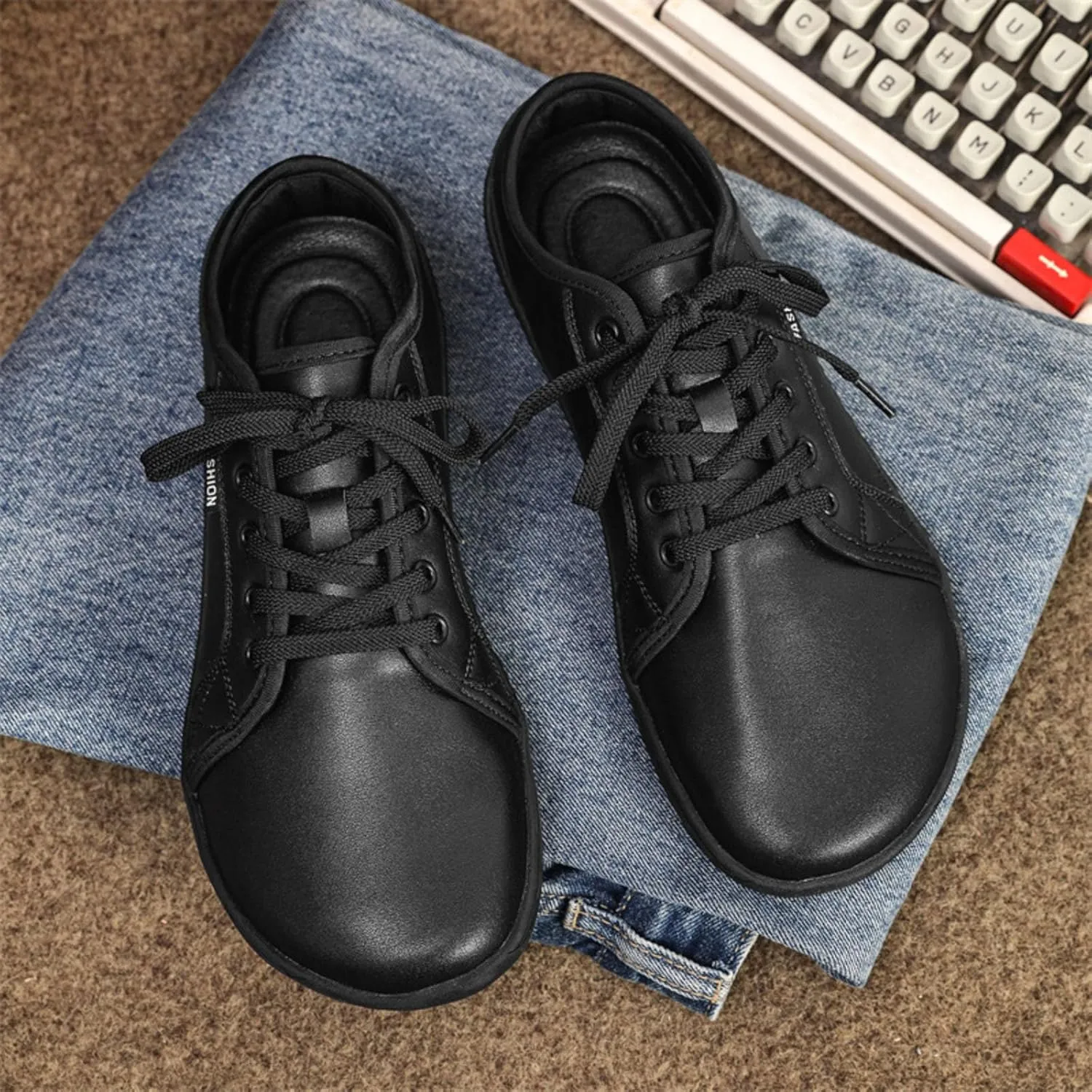 Couple Style Men's and Women's Solid Color Strap Leather Casual Shoes Large Size Barefoot Shoes Slip on Moccasins Men