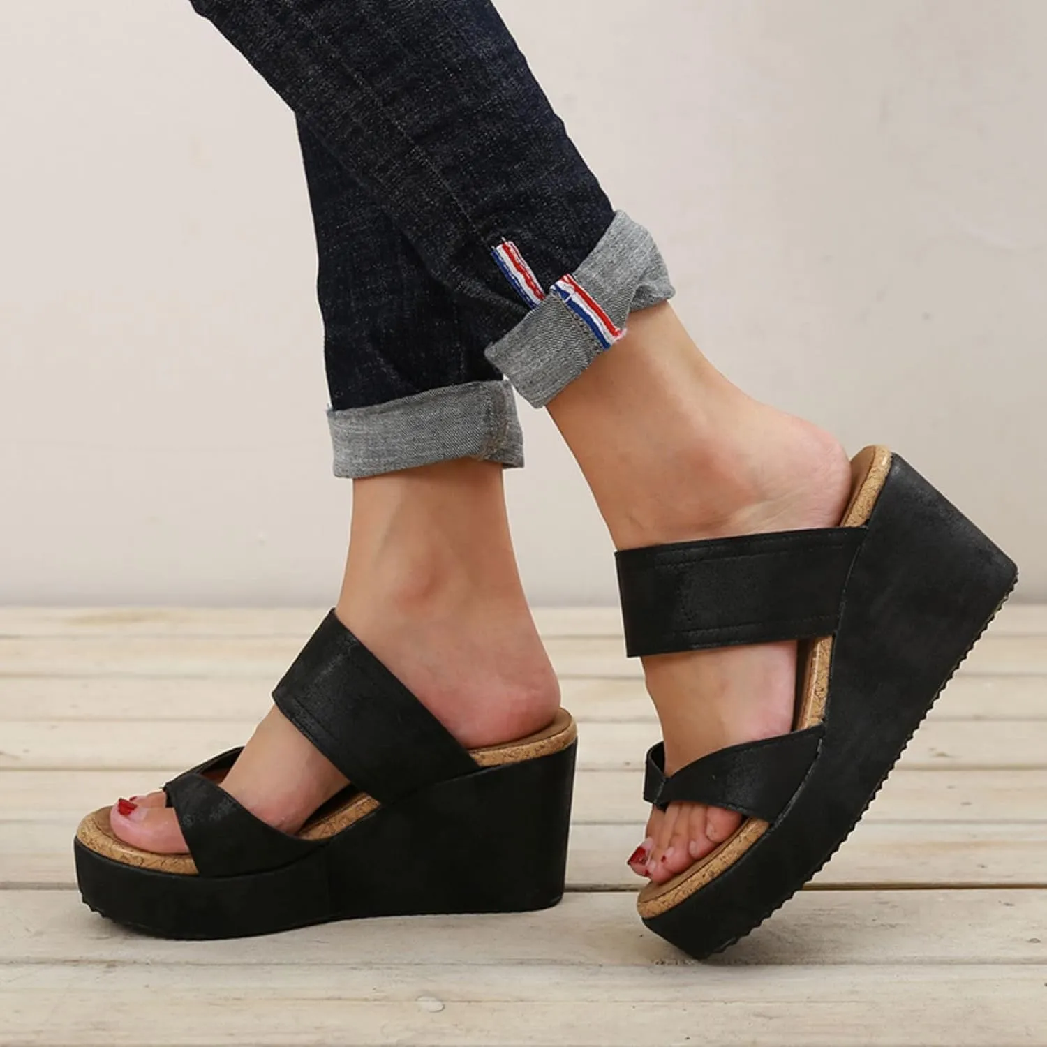 Flip Flops for Women Slip On Platform Wedge Slippers Comfortable Soft Cushion Clip Toe Sandals Fashion Beach Walking Casual Shoes Slip On Indoor Outdoor