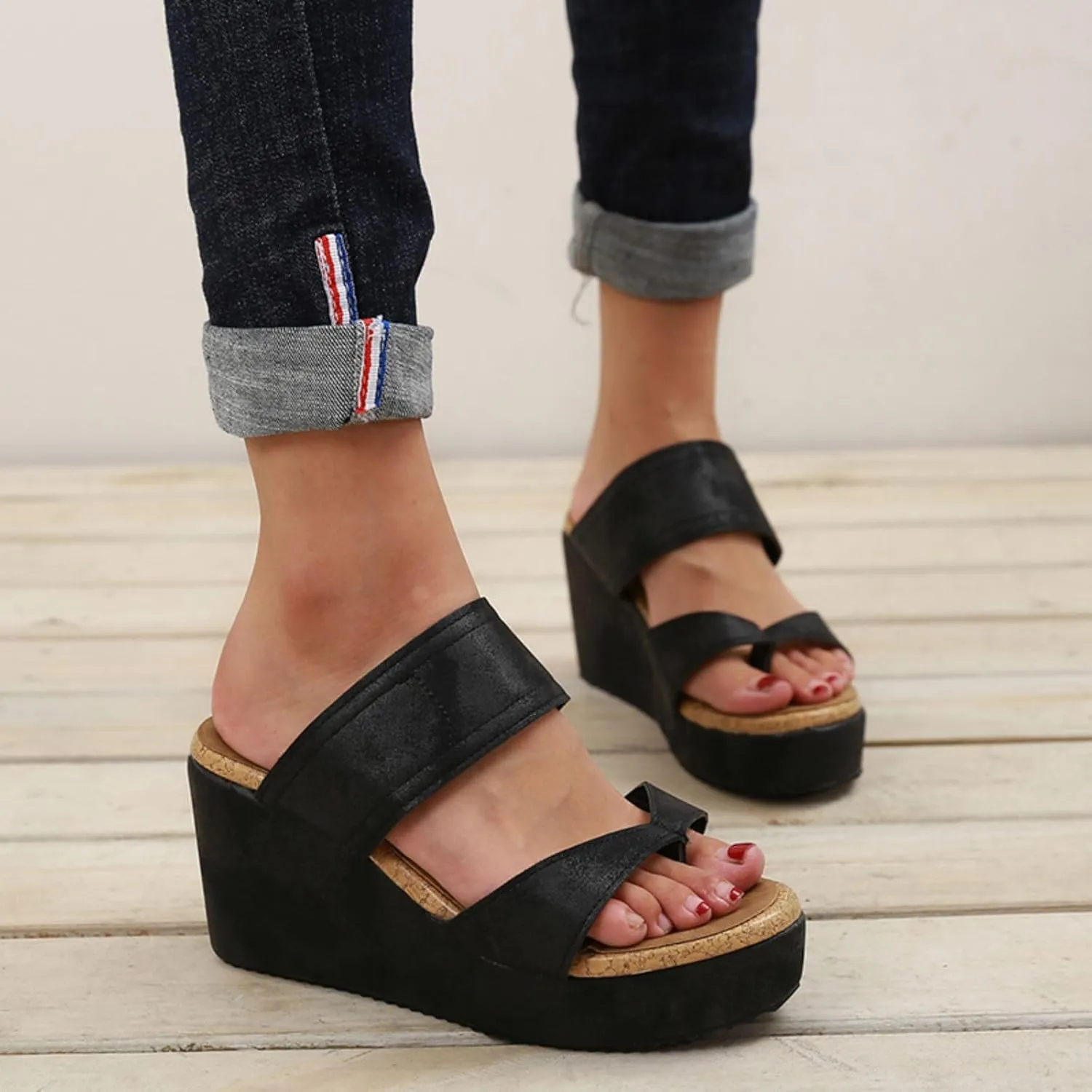 Flip Flops for Women Slip On Platform Wedge Slippers Comfortable Soft Cushion Clip Toe Sandals Fashion Beach Walking Casual Shoes Slip On Indoor Outdoor