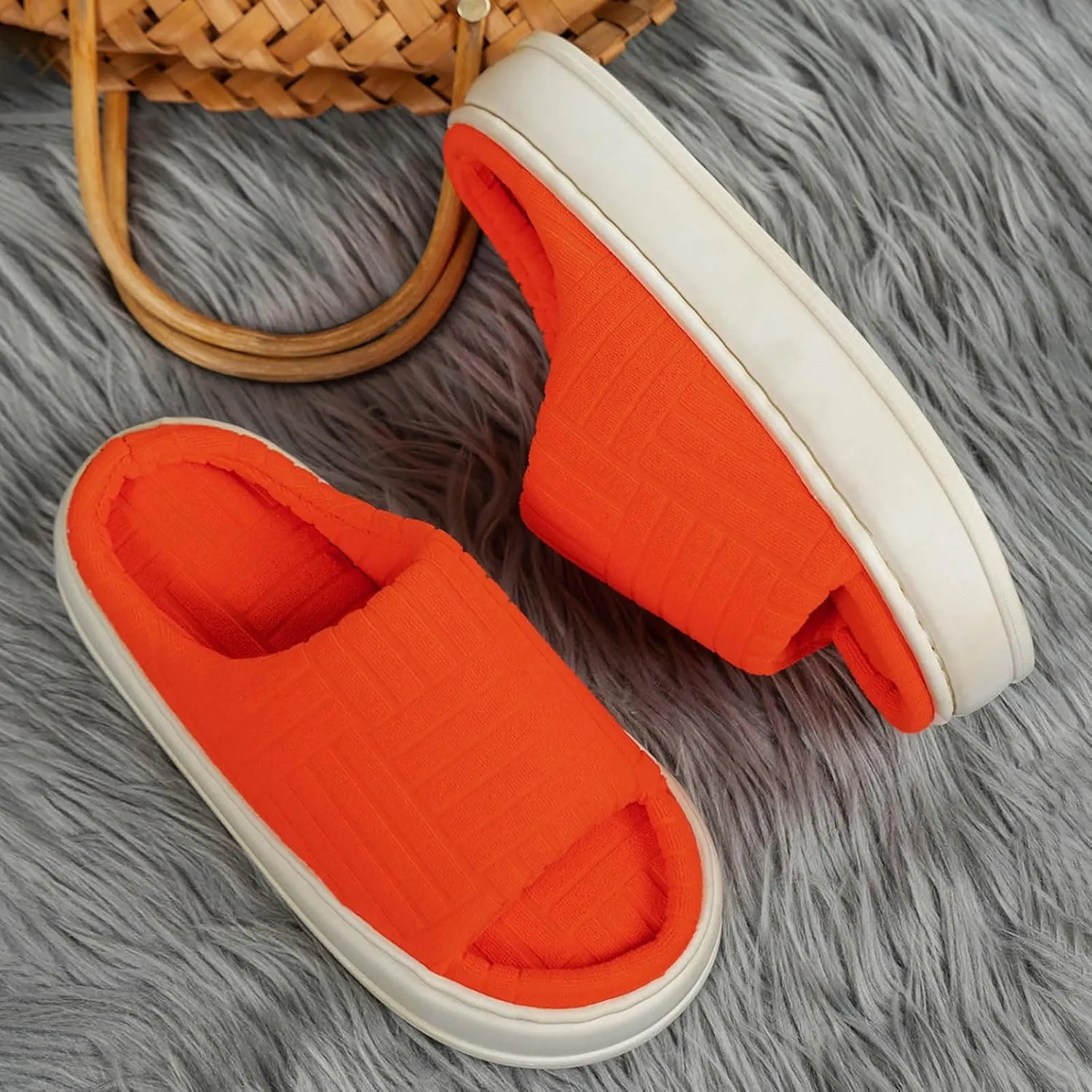 SBGMoSJ Indoor House Slippers Cute Mens Winter Outdoor Slippers Bedroom Shoes for Ladies Comfy Slippers for Women Non Slip Outdoor Christmas Lights Gifts for Women 2023