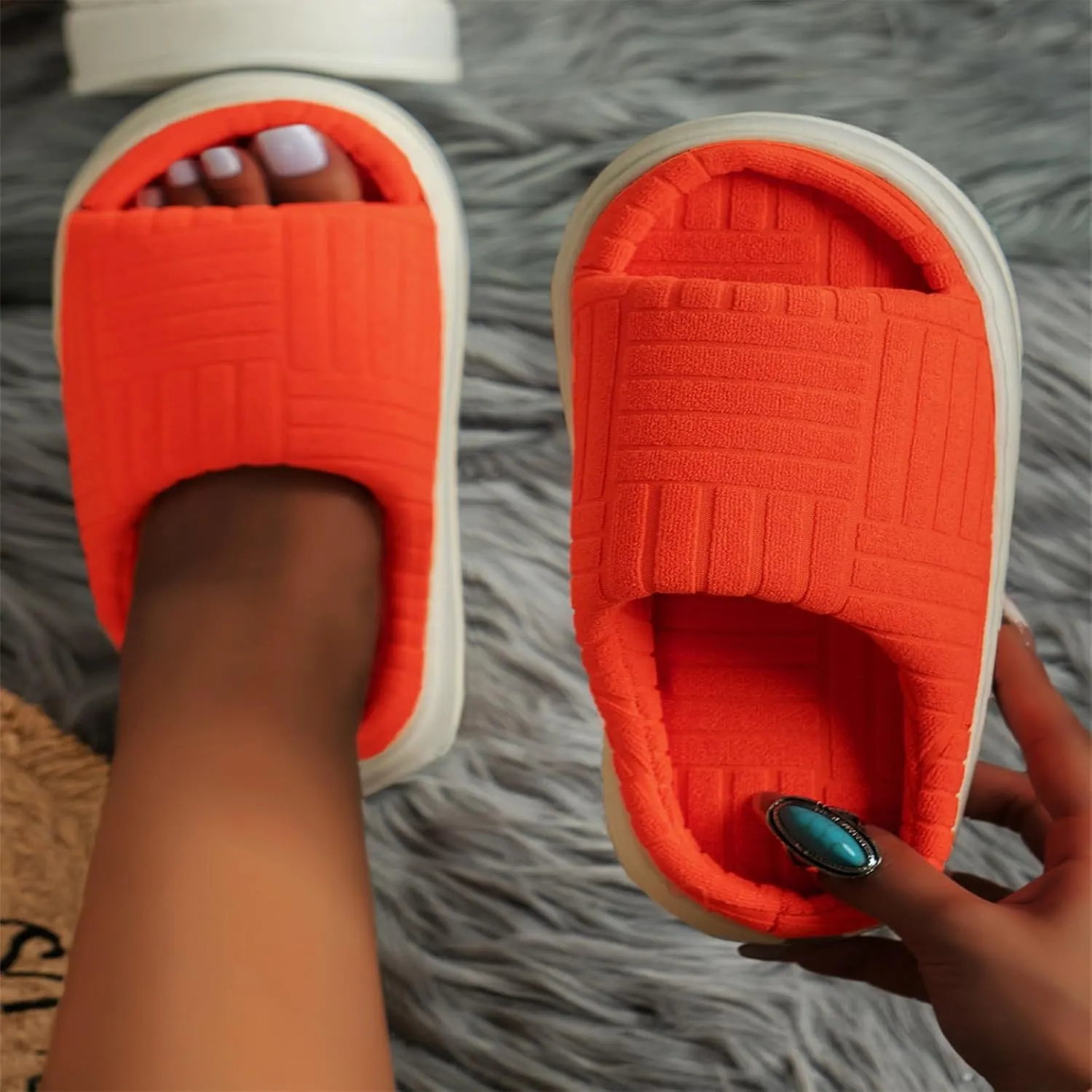 SBGMoSJ Indoor House Slippers Cute Mens Winter Outdoor Slippers Bedroom Shoes for Ladies Comfy Slippers for Women Non Slip Outdoor Christmas Lights Gifts for Women 2023