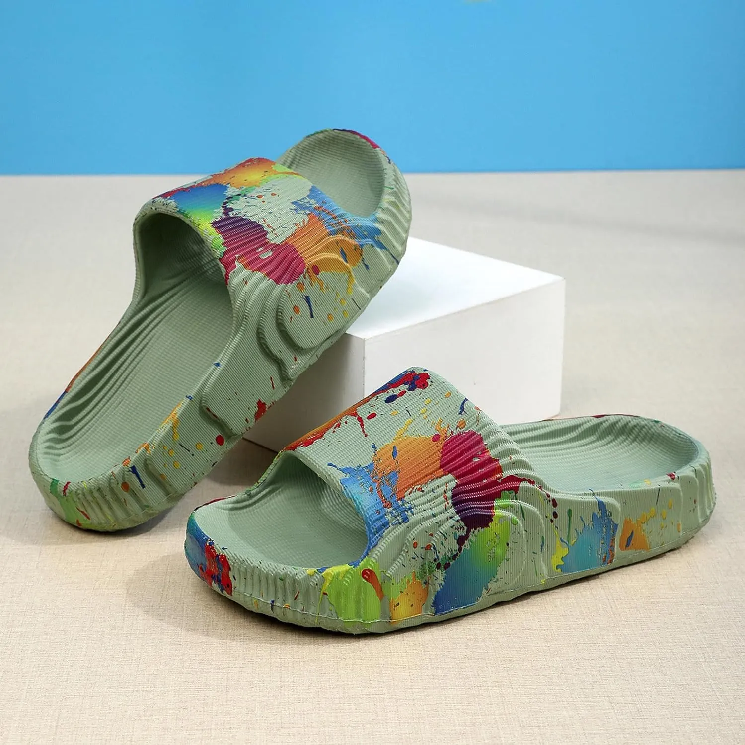 Summer Slippers Men and Women,Thick Soft Sole Slippers with Arch Supports,Outdoor Beach Poo Gym Lightweight Slipper,Women Men Non Slip Qucik Drying Shower Shoes Color printing Summer Slipper