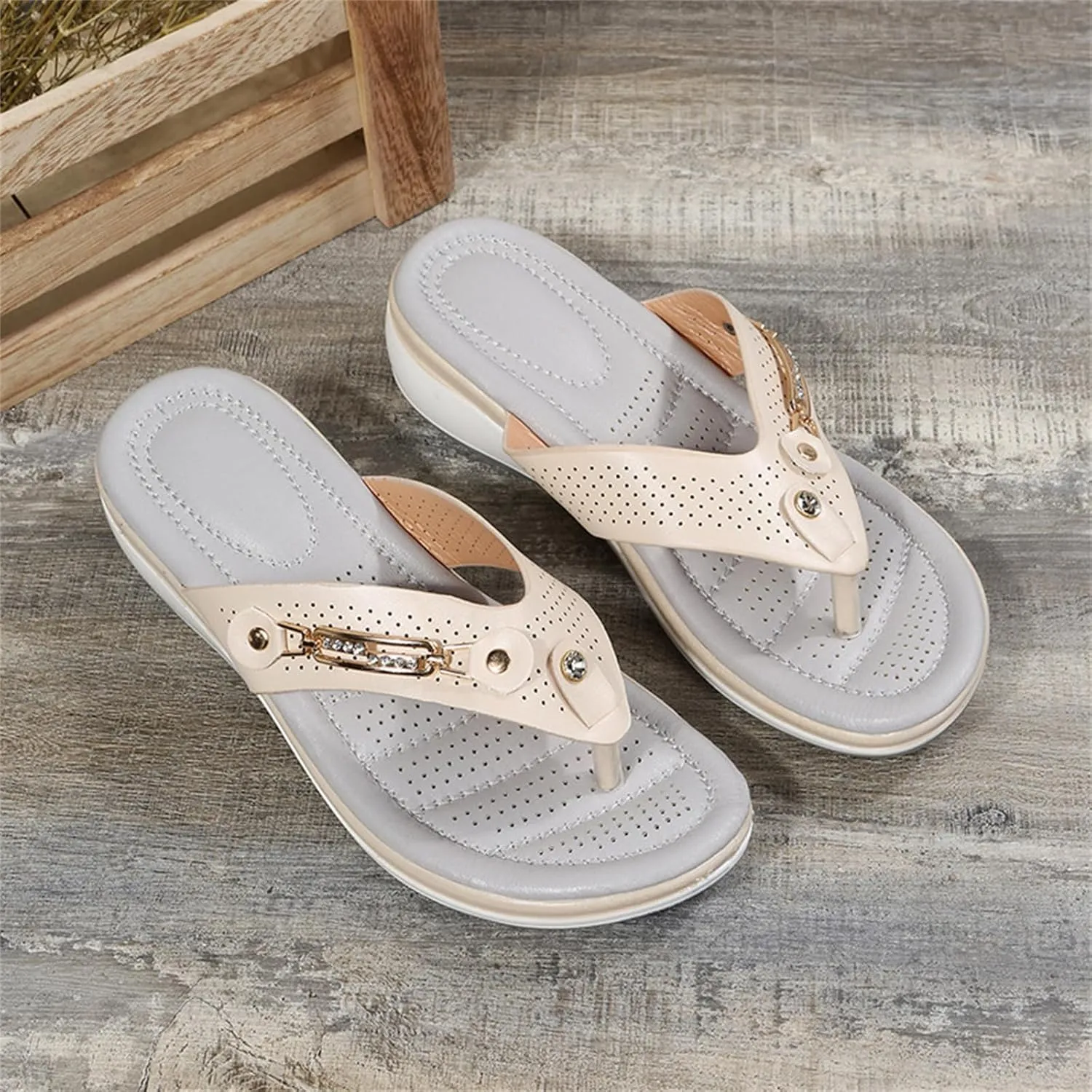 Womens Flat Thong Sandals Comfortable Walking Summer Casual Flip Flops Dressy Sandals 2025 Slip On Toed Sandal Shoes Cushion Arch Support Beach Dressy Low Wedge Lightweight Non-Slip Slippers