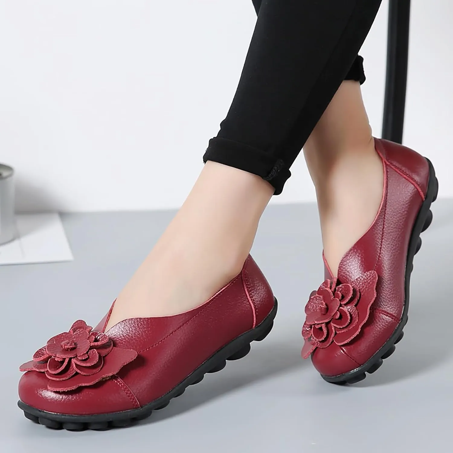 Women's Leather Flowers Loafers Lightweight Comfortable Round Toe Soft Bottom Walking Shoes Summer Casual Slip On Moccasins Driving Flats Outdoor Work Shoes